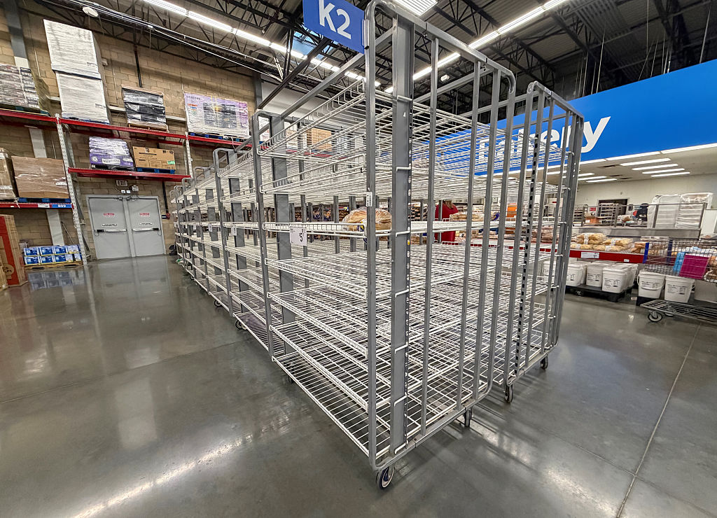 美國嚴冬將至，商店貨架被清空