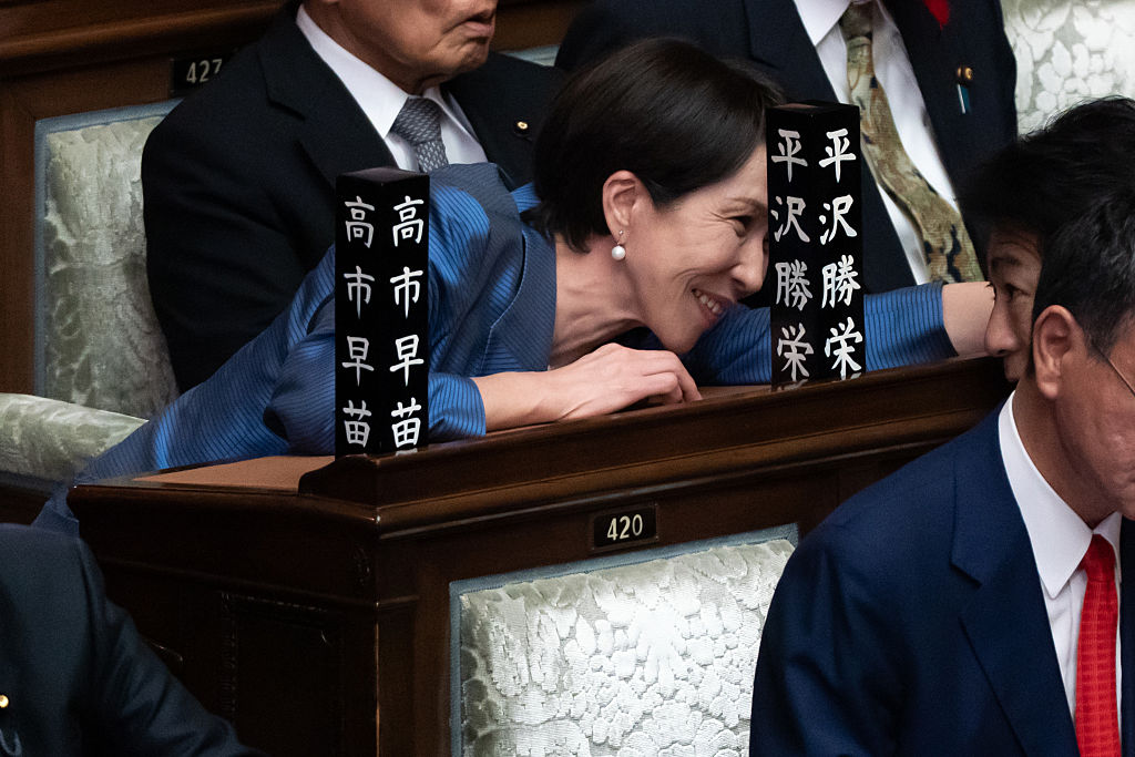 Die Präsidentin der Liberal Democratic Party (LDP), Sanae Takaichi, nimmt am 21. Oktober 2025 an einer Plenarsitzung im Unterhaus des Parlaments in Tokio, Japan, teil. 