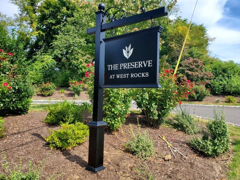 Hanging Blade Sign On Pole Done By Paragon Signs Graphics