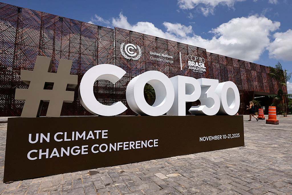 Logo COP30 terlihat di depan gedung pusat menjelang COP30 Brazil Amazonia 2025 pada 3 November 2025.