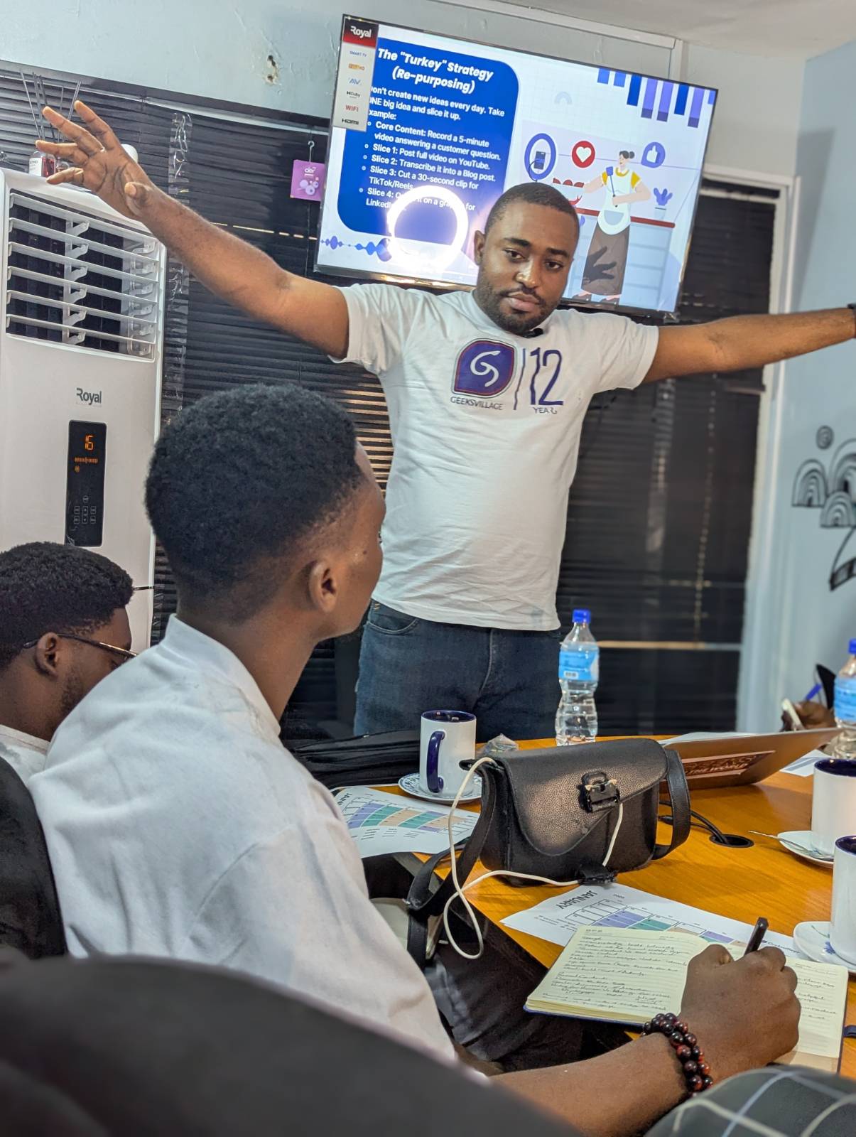 Geeksvillage Chủ Tr&igrave; Cuộc Họp Chiến Lược Doanh Nh&acirc;n Lần Thứ Hai Tập Trung V&agrave;o Tăng Trưởng Kinh Doanh Tự Nhi&ecirc;n