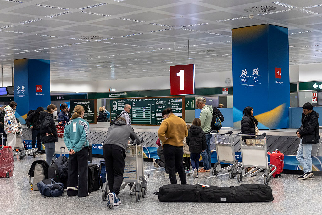 2026年1月24日，意大利米蘭馬爾彭薩機場內可見米蘭-科蒂納2026年冬季奧運會的標誌。