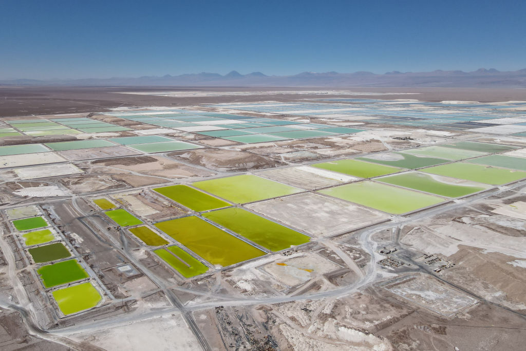 Chile extracts lithium from Atacama desert