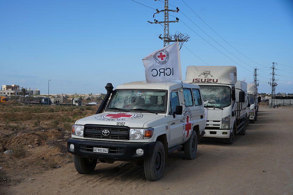 Team des Roten Kreuzes erwartet die Übergabe palästinensischer Leichen von Israel in Gaza