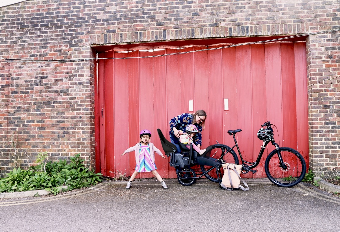 The innovative etrailer can transport up to 2 kids or 50kg