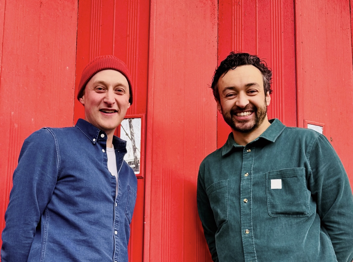 المؤسسين الجانبين: OToole على اليسار وRichards على اليمين